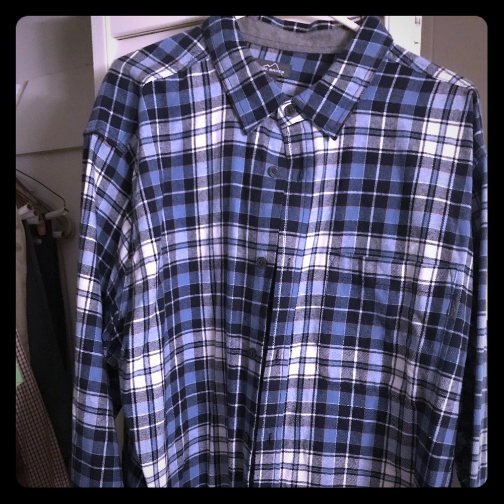 NWOT Eddie Bauer button up.
